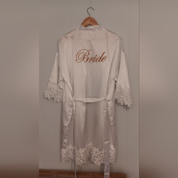 White Satin Lace-Trim Kimono Bridal Robe for Women Embroidered - Picture 2 of 4
